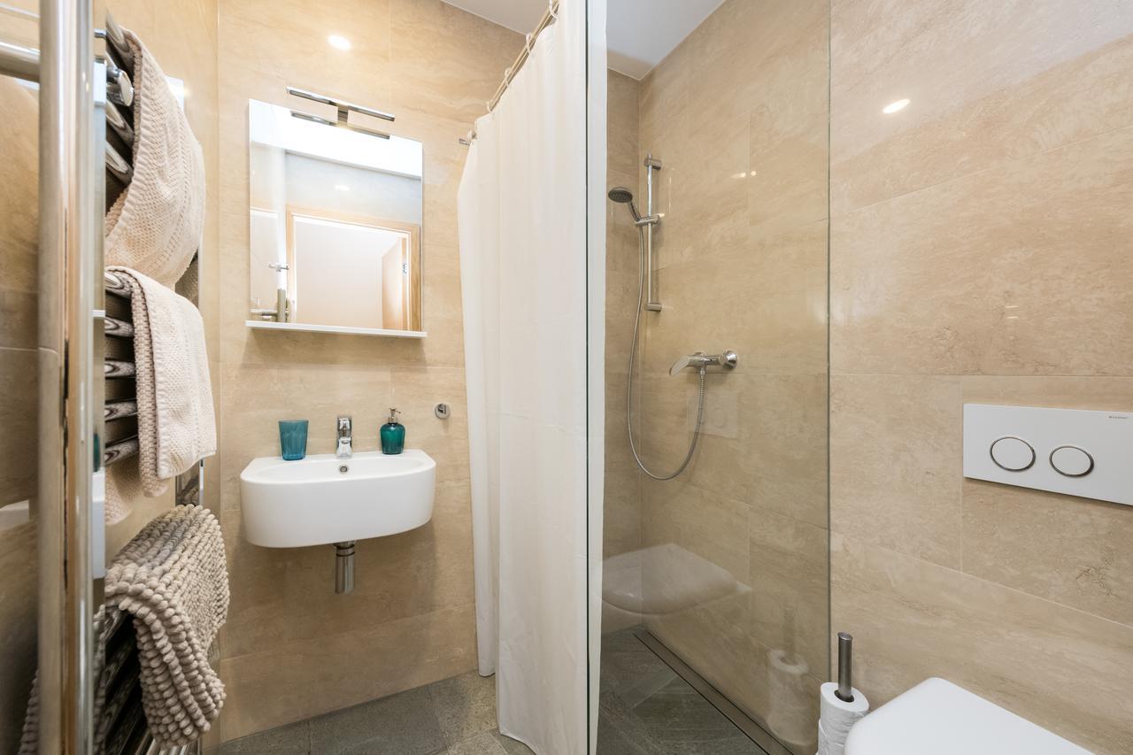 Manesova Astra Apartment Prága Kültér fotó